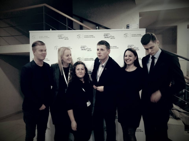 Mantas Zakarka (trečias iš dešinės) su LiJOT valdybos nariais.