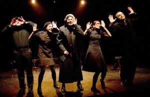 KEISTUOLIŲ TEATRAS.