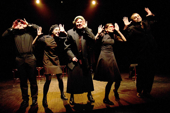 KEISTUOLIŲ TEATRAS.