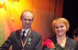 Žemdirbių tradicinėje šventėje – marios sveikinimų, dovanų ir šešėlis lengvo šantažo Absoliutūs konkurso „Metų ūkis 2013" nugalėtojai Danutė ir Eduardas Ruželės. A. Minkevičienės nuotr.