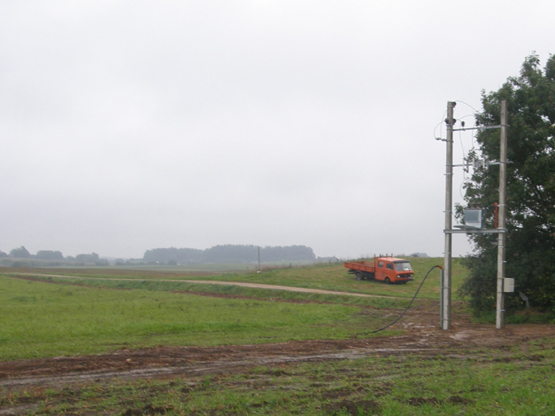 K.Jurkšto sodybos kieme pastatyta elektros įranga liudija
