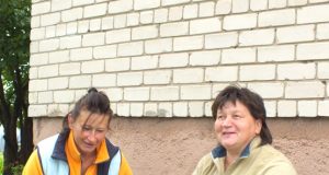 Anot D.Malevičienės (kairėje) ir D.Snarskienės