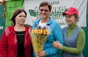 Dėl geriausios melžėjos vardo rungėsi trys mūsų rajono atstovės: (iš kairės) Edita Mackuvienė