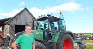 V.Šliakas: „Vairuojant tokį traktorių nebus gėda rungtis su geriausiais šalies artojais.“ A.Minkevičienės nuotr.