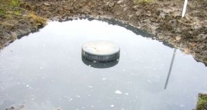 Panemunėlio geležinkelio stoties gyventojų šeima per naktį nuotekose paskandino melioratorių  įrengtą drenažo šulinį.