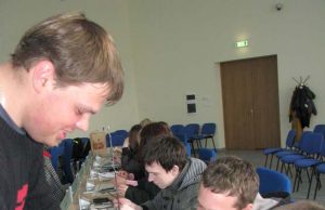 Jaunieji ūkininkai mokėsi vaismedžių skiepijimo paslapčių. N.Byčkovskio nuotr.