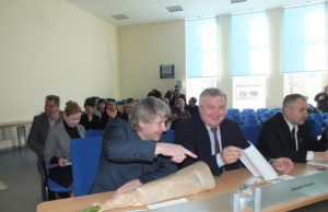 Iš tarybos besitraukiantis Zenonas Akramavičius (kairėje) gali būti tik pirmoji opozicijos kregždė. Šalia jo - Irmantas Tarvydis ir Vytautas Masiulis.