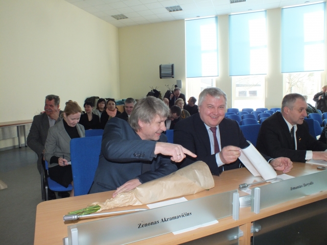 Iš tarybos besitraukiantis Zenonas Akramavičius (kairėje) gali būti tik pirmoji opozicijos kregždė. Šalia jo - Irmantas Tarvydis ir Vytautas Masiulis.