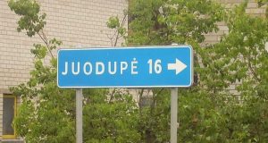 Informacinis ženklias netoli  Kauno ir Juodupės gatvių sankryžos. Romo Kilkaus nuotr.