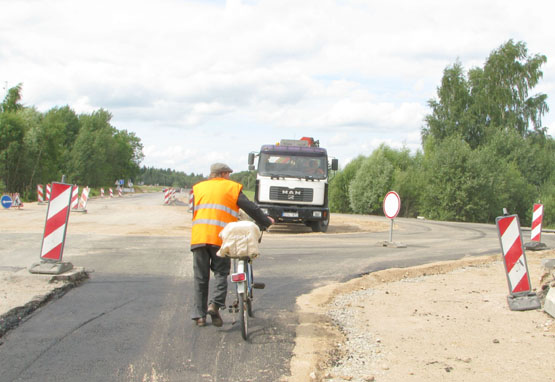 Vilties ir Taikos gatvės sankryžoje baigiamas rengti žiedas. N.Byčkovskio nuotr.