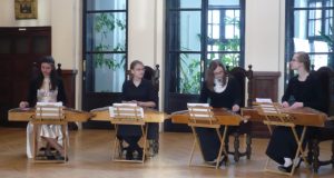 Dvaro menėje koncertavo Juozo Tallat-Kelpšos konservatorijos kanklininkų ansamblis