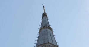 Žiobiškio bažnyčios bokštui remontuoti reikalinga parama. D.Zibolienės nuotr.