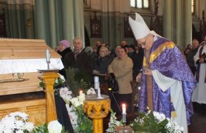 Šv. Mišias už dvasininką Petrą Žiukelį aukojo Panevėžio vyskupas Jonas Kauneckas. D.Zibolienės nuotr.