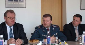 Generalinis komisaras S.Skvernelis (centre) ir jo pavaduotojai A.Stončaitis (kairėje) bei Renatas Požėla sakė