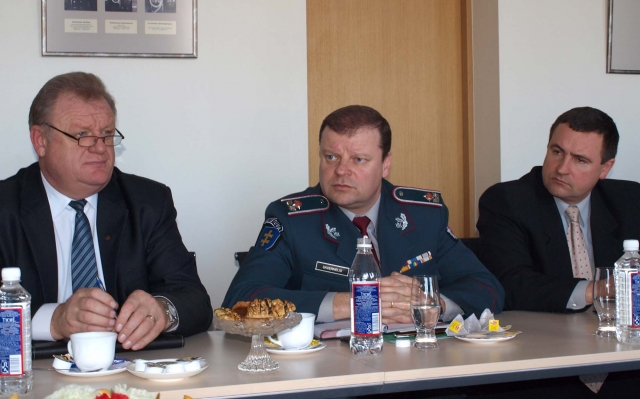 Generalinis komisaras S.Skvernelis (centre) ir jo pavaduotojai A.Stončaitis (kairėje) bei Renatas Požėla sakė