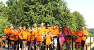 „Gimtojo Rokiškio“ iniciatyva suburti žygeiviai įsiamžino bendroje nuotraukoje. A.Kuolo nuotr.